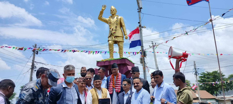 देउवाले गरे बीपीको सालिक अनावरण